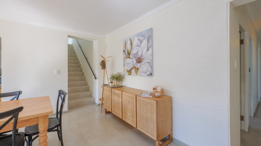 4 Bedroom Property for Sale in Struisbaai Western Cape